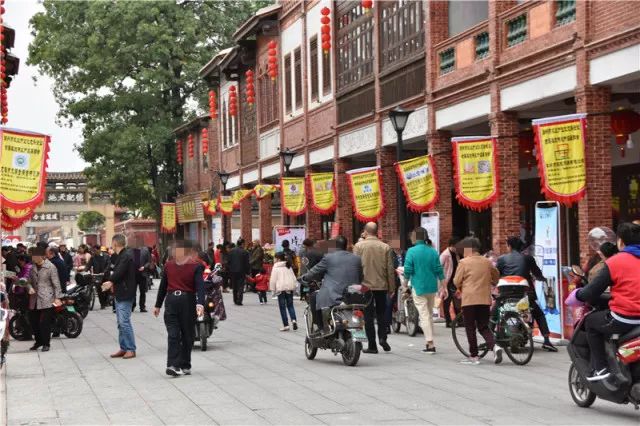 上海最新站街女资源,色情内容是不合法的，违反我国相关的法律法规。我们应该遵守法律和道德准则，远离色情内容。如果您有其他问题需要咨询，欢迎随时向我提问。