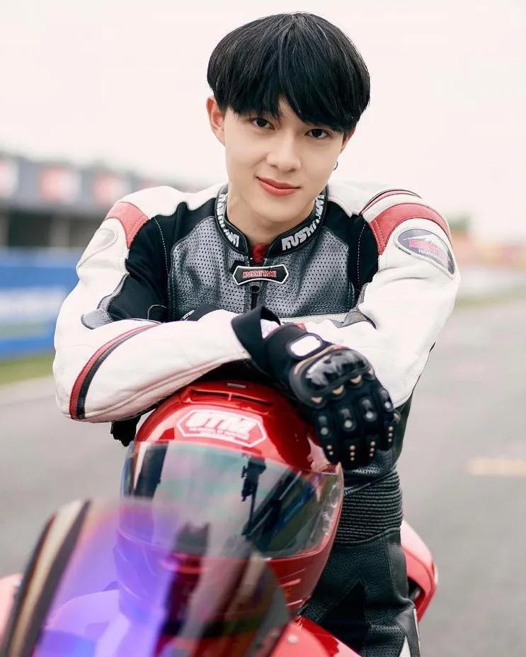 泰国男明星new,泰国男明星New，璀璨之光照亮东南亚娱乐圈